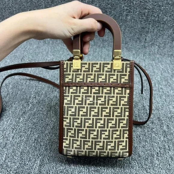 100% Authentic Fendi Shoulder Bag - Picture 3 of 16